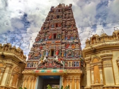 Indgang til Sri Maha, indisk tempel