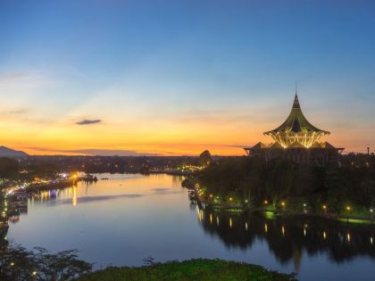 Solnedgang over Kuching River, Borneo, Malaysia