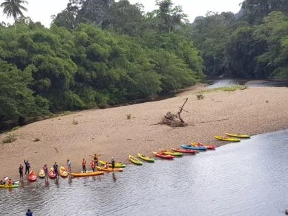 Kajak ved Sarawak floden