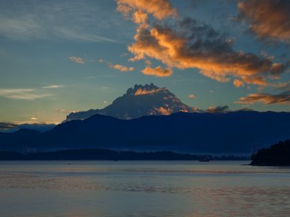 Udsigt til Mount Kinabalu fra Gaya Island Resort