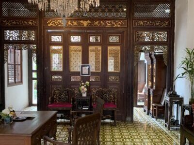 Peranakan-stilen i den smukke lobby hos Nordin Mews boutique hotellet.