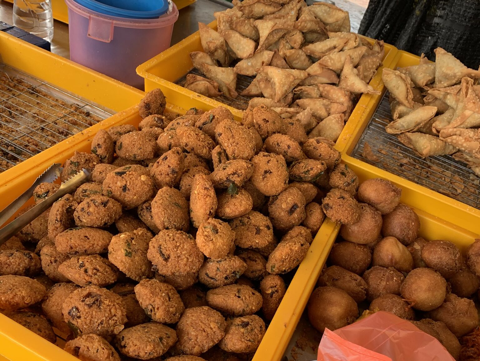 Indiske snacks der er lune og krydrede